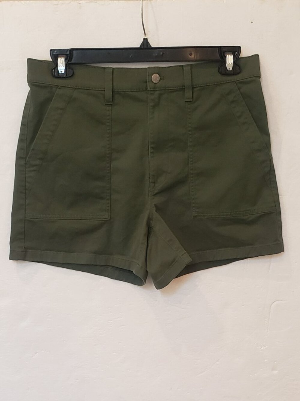 J. Crew Women's Utility Chino Olive Green Shorts Size 30  New with out Tag